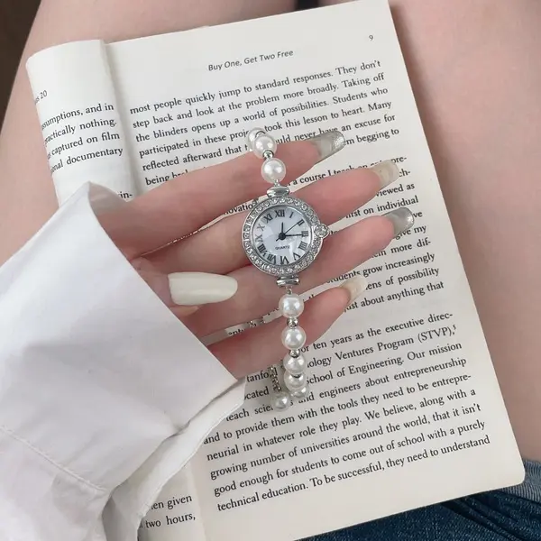 Vintage Full Diamond Adjustable Bracelet Watch – Retro Light Luxury Jewelry for Women | Elegant Commuter Style