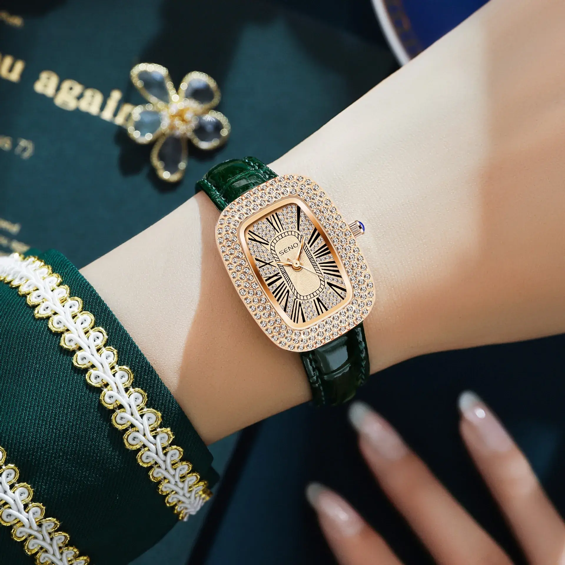 Luxurious Crystal Women's Watch |  Trending Watch for Gift | মেয়েদের লাক্সারি ট্রেন্ডিং ঘড়ি | বক্স সহ